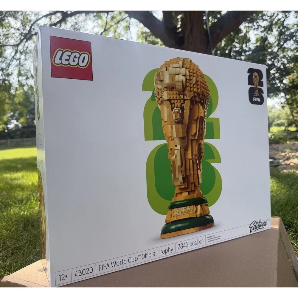LEGO FIFA World Cup Official Trophy Building Set w/ World Cup 2026 Minifig 43020